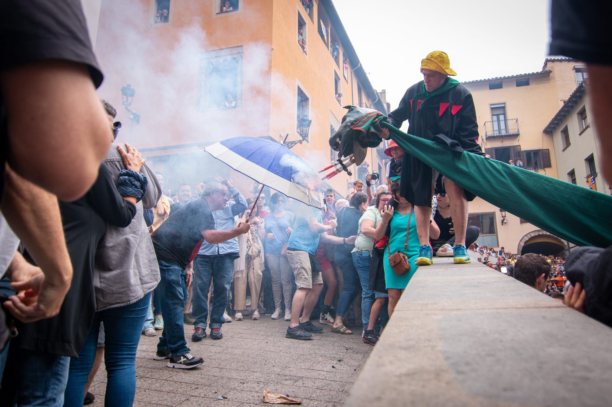La Guita Grossa sortint per la plaça de Sant Pere de Berga